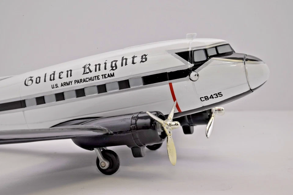 Ejército de los Estados Unidos Caballeros Dorados SpecCast Diecast Avión Monedas Banco Doble Haya Modelo 18 Foto 1 de 4