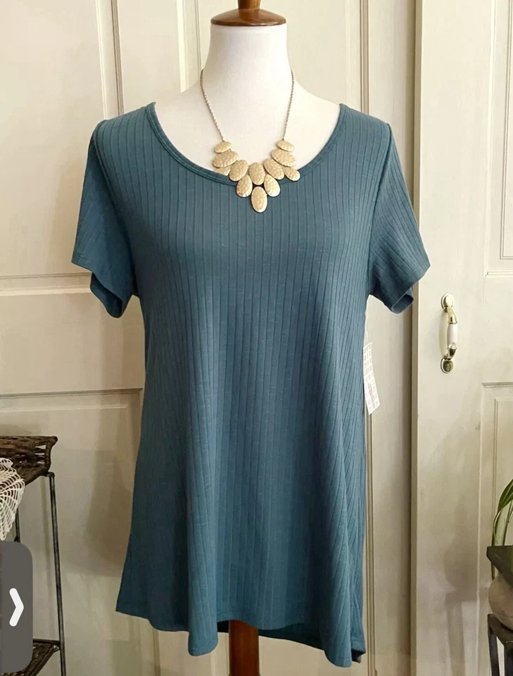 Lularoe Classic T Shirt Medium Teal Green Ribbed Cotton Blend - Image 1 of 1