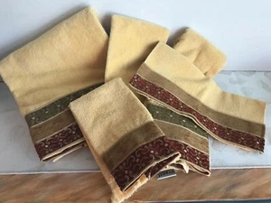 AVANTI EMBELLISHED TOWEL SET, 5 PIECE SET, EUC, BATH, 2 HAND, FINGERTIP, WASH CL - Picture 1 of 4