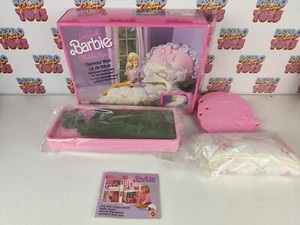 BARBIE 5620 MOBILI LIBERTY LETTO SOGNI ROSA 1987 MATTEL NEW APERTO GOMMAPIUMA KO - Foto 1 di 11