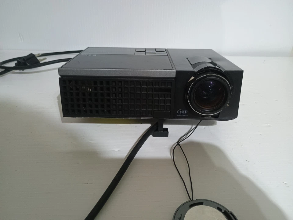 DELL M409wx DLP Front Projector With Power cord, lamp 150 Hours - Image 1 of 4