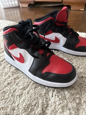 Nike Air Jordan 1 Mid Youth Talla 6.5 Foto 1 de 4