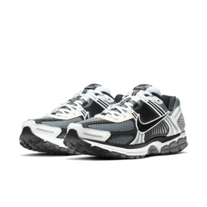 MENS NIKE ZOOM VOMERO 5 SE SP_DARK GREY/BLACK-WHITE-SAIL CI1694-001-SIZE 9 - Picture 1 of 5