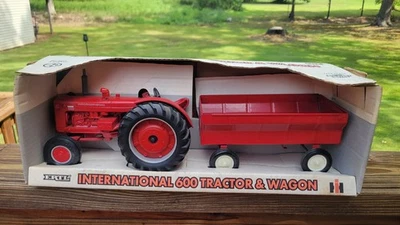 1/16 International Harvester 600 Tractor With Flare Box Wagon - Image 1 of 4
