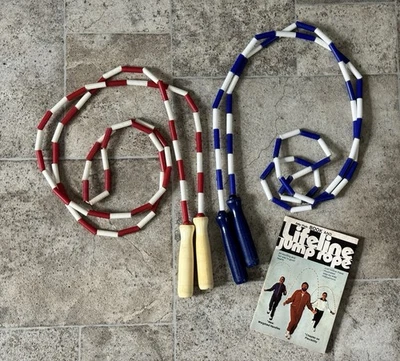 Lote de cordas de salto vintage com miçangas Lifeline – cordas segmentadas vermelhas/brancas e azuis/brancas - Imagem 1 de 4