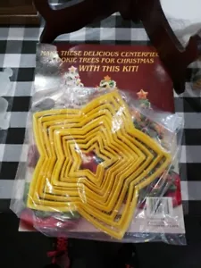 VTG Wilton Christmas Cookie Tree Kit 10 Star Graduated Cookie Cutters 2105-3424 - Picture 1 of 3