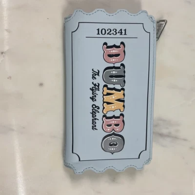 Billetera Loungefly Disney Dumbo El Elefante Volador Circo Boleto Solapa Azul  Foto 1 de 3