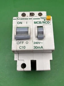 Crabtree Polestar C10 10A 30mA zweipolig RCBO MCB/RCD - Bild 1 von 4