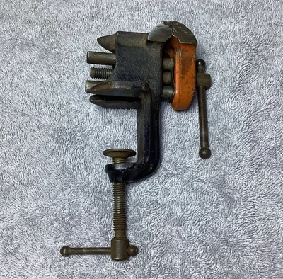 Винтажный. ЗАЖИМ ДЛЯ ТИСКОВ STANLEY 1-5/8 ДЮЙМА СДЕЛАНО В UISA - Изображение 1 из 4