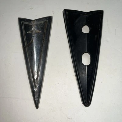 Pontiac Bonneville Bumper Emblem Cushion PN 9786887 - Image 1 of 4