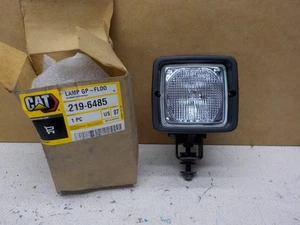 CAT, Caterpillar 219-6485, Flood Lamp 2196485, 24Volt Vertical Mounted Flood. - Picture 1 of 10