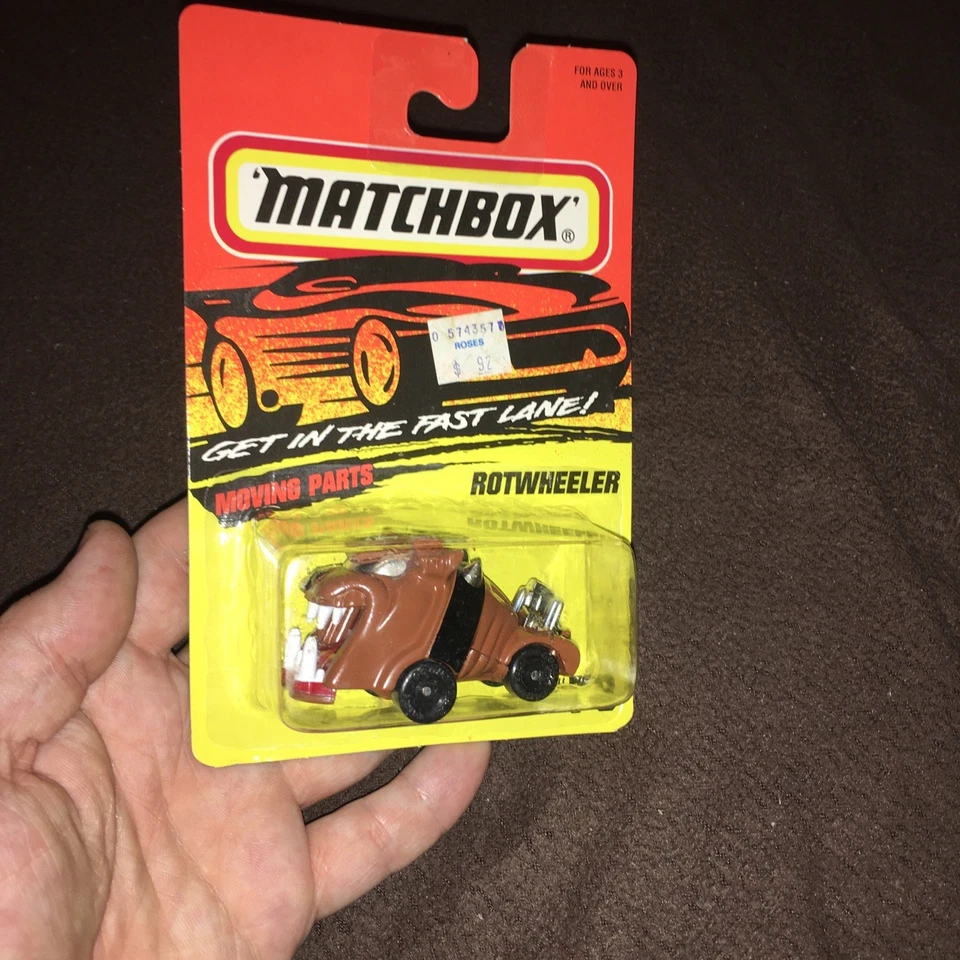 MATCHBOX ROTWHEELER #73 GET IN THE FAST LANE 1995 MOVING PARTS (MOUTH) DOG CAR