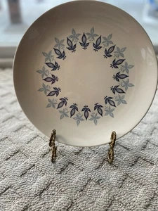 1- Blue Fleur de Lis Dinner Plate – Homer Laughlin? - Picture 1 of 7