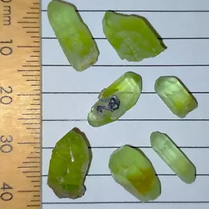 Peridoto piedras preciosas ásperas cristales naturales crudos paquete Olivino Forsterita 33,3 quilates - Imagen 1 de 6