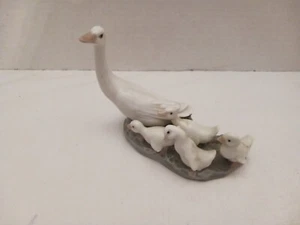 Lladro Hand Made Mother Goose & 4 Goslings Figurine VTG Porcelain Spain Ducks - Picture 1 of 10