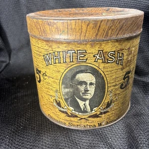 Antigua lata de publicidad de tabaco de cigarro de ceniza blanca de 5 centavos PERKASIE, PA ©1928 VACÍA - Imagen 1 de 8