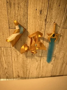 Mattel 2018 She-Ra Princess of Power SWORD/ARMOR/1 BOOT - Picture 1 of 9