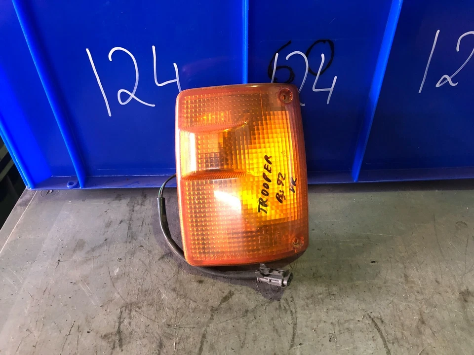 Isuzu Trooper 1 I Blinker Blinkerleuchte orange rechts IKI3228 Original  - Bild 1 von 4