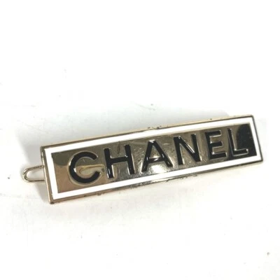 CHANEL B21B Logo Accesorios para el Cabello Pin Valeta Metal Dorado/Blanco x Negro Foto 1 de 4