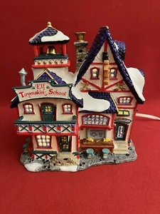 Escuela de fabricación de juguetes Lemax Santa's Wonderland Elf 15581 Navidad 2001 - Iluminada - Imagen 1 de 24