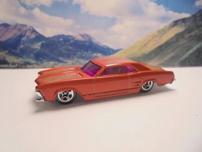 64 BUICK RIVIERA 2002 Hot Wheels Primera Edición Serie Naranja (5 Radios) Foto 1 de 2