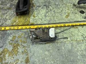 1999-2002 GM 1500 Right Pass. Side Front Door Latch - Picture 1 of 22