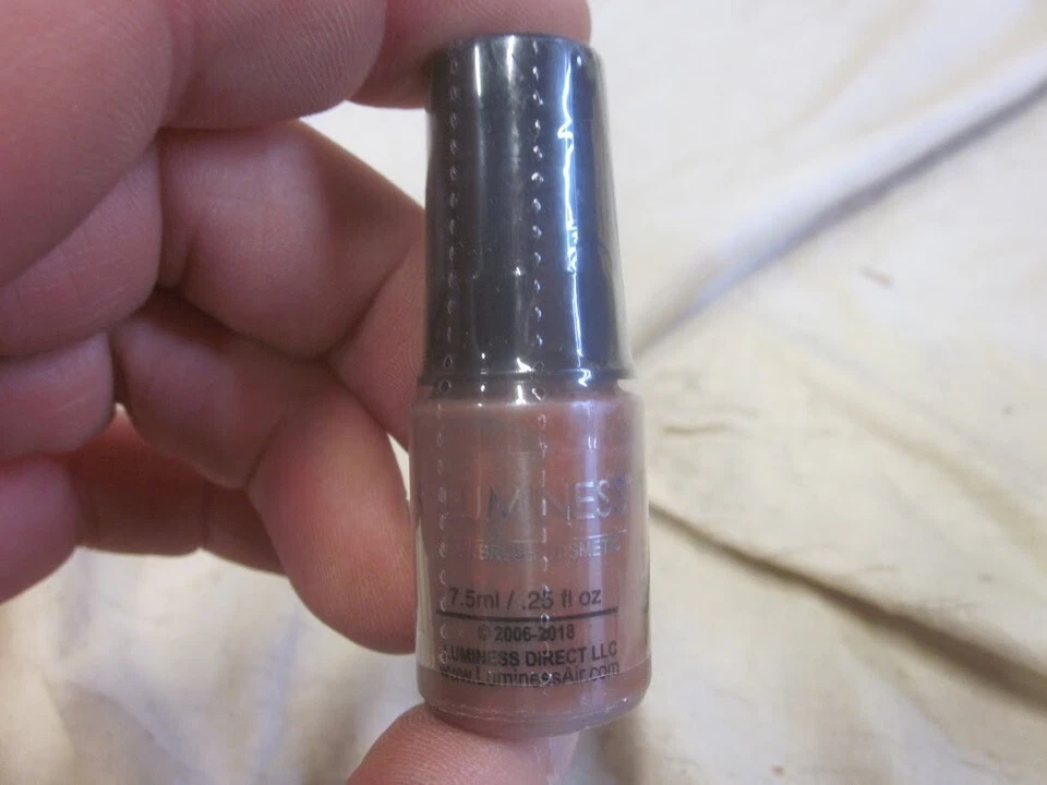 Maquillaje con aerógrafo serie sombra de ojos LUMINESS tono 41 .25 oz - nuevo sellado Foto 1 de 3