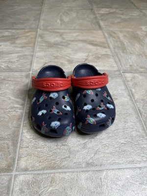 Обувь для мальчиков Iconic Comfort Crocs космические корабли TD размер 8c синяя бывшая в употреблении - Изображение 1 из 4