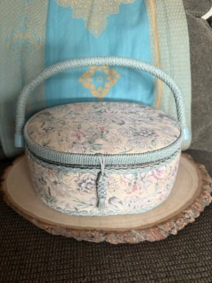 Sewing Basket Floral Singer Oval Farmhouse Padded Box Vintage pale, teal green - Imagem 1 de 4