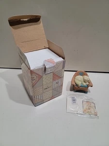 Figura de colección nueva en caja Enesco Calico Kittens 2000 Our Friendship Is Tightly Woven - Imagen 1 de 8