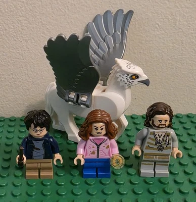Lego Harry Potter Minifigures (3) + White Buckbeak Hippogriff Set 76401 - Image 1 of 4