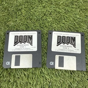 DOOM 3D 1993 ORIGINALE ID SOFTWARE SHAREWARE V1.666 GIOCO PC 3.5 FLOPPY SET 2 DISCHI - Foto 1 di 10