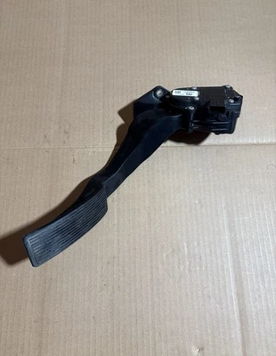 2006-07 LBZ Chevy GMC Duramax Accelerator Gas Pedal 15233970 2500/3500HD Sierra - Image 1 of 4