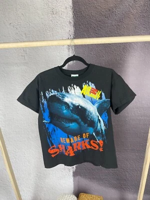 Animal Planet Cuidado con los Tiburones Descubrimiento Juvenil Camiseta Foto 1 de 4