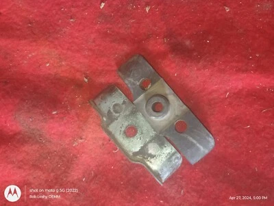 Задний буфер топливного бака 1985 Yamaha Xt350 - Изображение 1 из 2