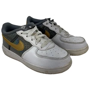 Nike Air Force 1 SE sneakers bambino bianco e oro metallizzato BV6063 100 taglia 10 C - Foto 1 di 11