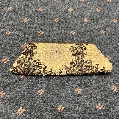 Bolso sin asas Santi con cuentas floral crema oscuro desplazamiento elegante arte de colección Foto 1 de 4