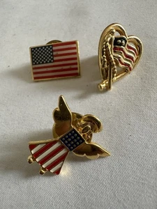 Juego de 3 prendedores de solapa de bandera americana vintage corazón, ángulo, etc tono dorado G1 - Imagen 1 de 5