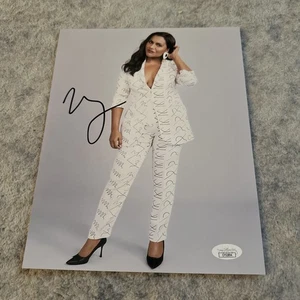 Mindy Kaling The Office Kelly Kapoor Signed Auto 8x10 Photo JSA COA - Picture 1 of 4