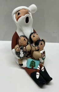 Jemez Pueblo narratore Babbo Natale fatto a mano in argilla quattro bambini firmato Diane Lucero - Foto 1 di 9