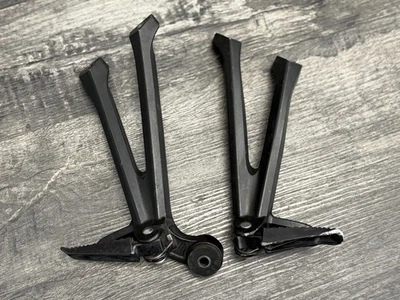 estriberas traseras izquierda derecha pasajero Suzuki 2011-2025 GSXR600 GSXR750 OEM Foto 1 de 4