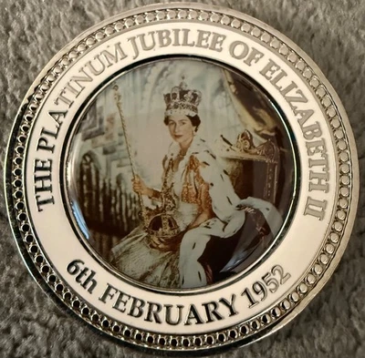 2022 Queen Elizabeth II 70th Platinum Jubilee Medal Commemorative Coin in Box - Image 1 of 3