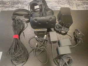HTC VIVE VR Headset Virtual Reality Headset w/ Base Stations - Picture 1 of 2