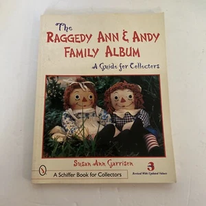 The Raggedy Ann & Andy Family Album Collectors Guide 2000 Susan Garrison Pb  - Picture 1 of 6
