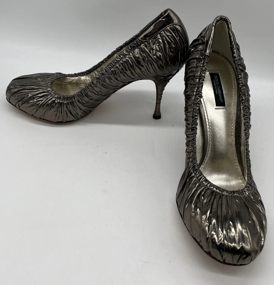 Zapatos de salón Dolce&Gabbana metálicos acanalados charol punta cerrada talla 39,5  Foto 1 de 4