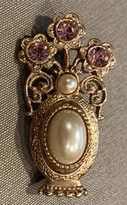 1928 Jewlery Company Pink Rhinestone Pearl Flower Bouquet Urn 2” Brooch Pin - Picture 1 of 4