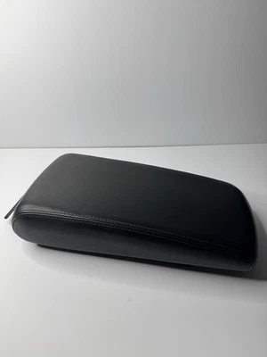 08-10 Chrysler 300 Cargador Consola Central Tapa Apoyabrazos Cuero Negro OEM Foto 1 de 4