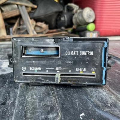 77 78 79 Cadillac Deville Fleetwood aire acondicionado calefacción climatización climatización 1978 1977 Foto 1 de 3