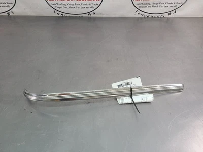 1942-1948 Chevy Fleetline LH moldura inferior esquerda na tampa da porta - Imagem 1 de 4