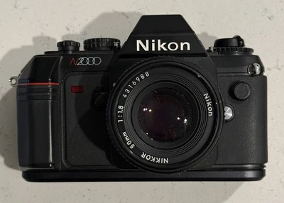 Cámara fotográfica Nikon N2000 35 mm SLR Tokina lente pequeña, como está - sin probar Foto 1 de 4